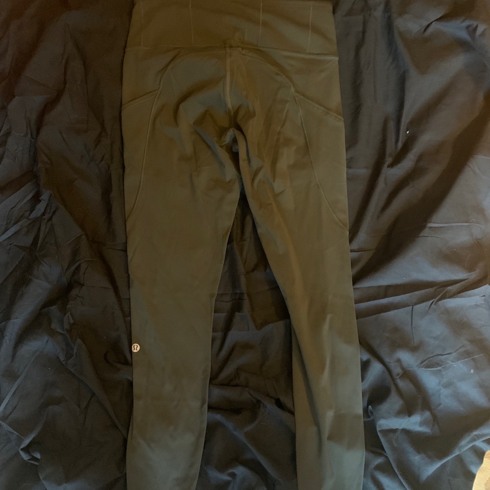 Lululemon olive green high rise crop leggings